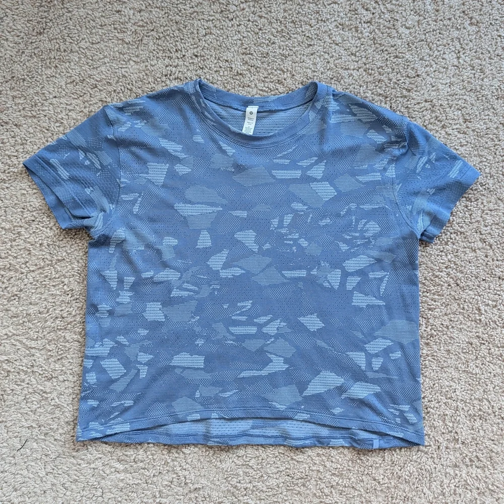 Lululemon Mosaic Multiply Water Drop Blue Linen Train to Be Short Sleeve Shirt 8